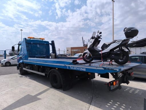 Grúa con doble plataforma